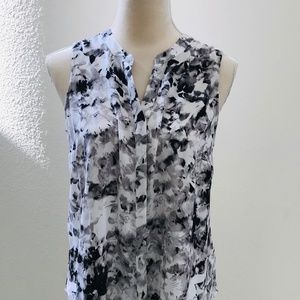 APT. 9 sleeveless v-neck blouse
